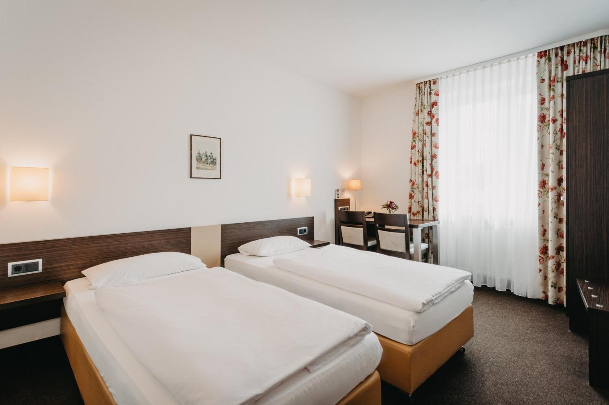 Hirschenwirt Hotel Eichstätt Buitenkant foto